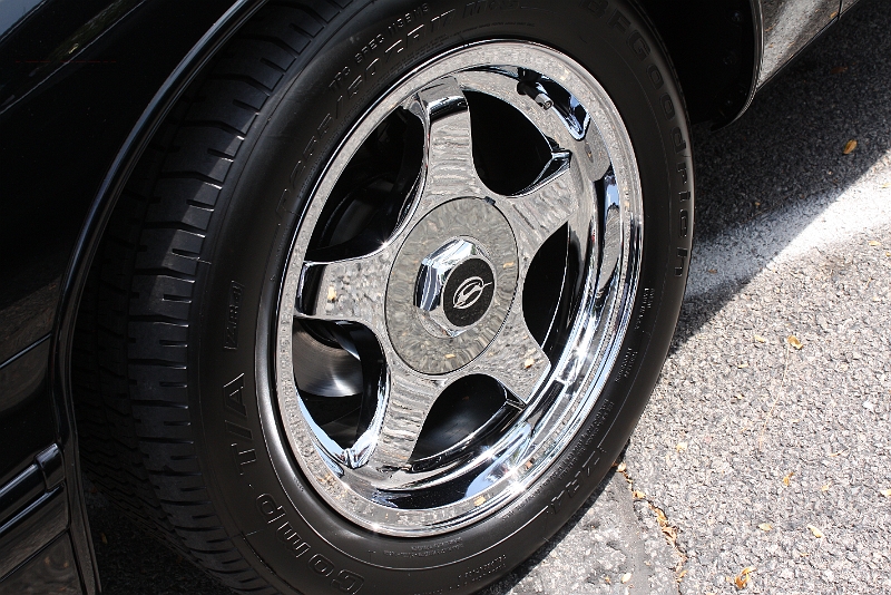 IMG_4043.JPG - Tom's chromed wheels are truely first class!