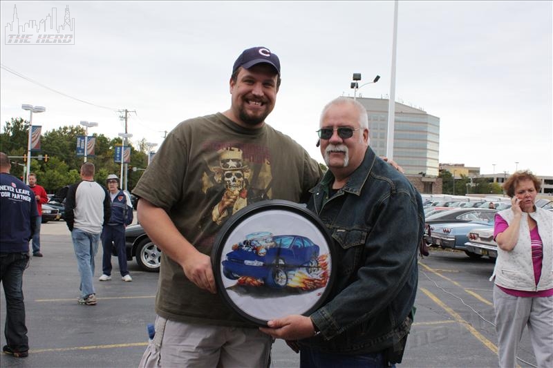 smIMG_7020.JPG - Paul Herringa receives the Impala SS Clock donated bt Rally Insurance