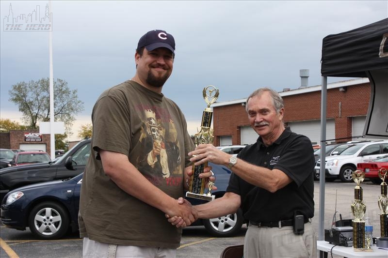 smIMG_7048.JPG - Paul Herringa receives the Modified Winner