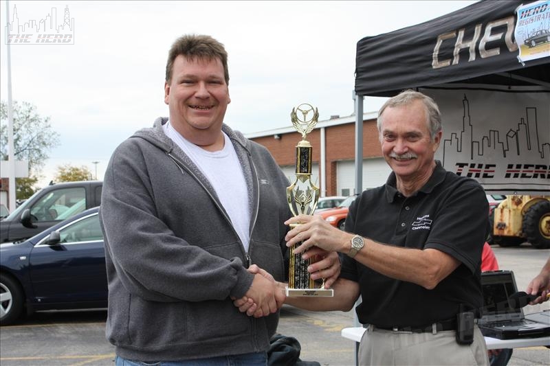 smIMG_7102.JPG - Tony Tressel receives Best Trunk and Best Engine